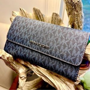NWT Michael Kors Blue Jet Set Tavel Bifold Wallet